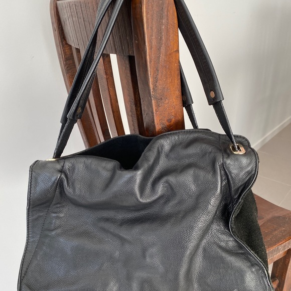 Witchery black leather handbag - Picture 2 of 4